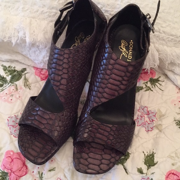 Donald J Pliner Size 8 Snakeskin Leather Heels - Picture 2 of 7